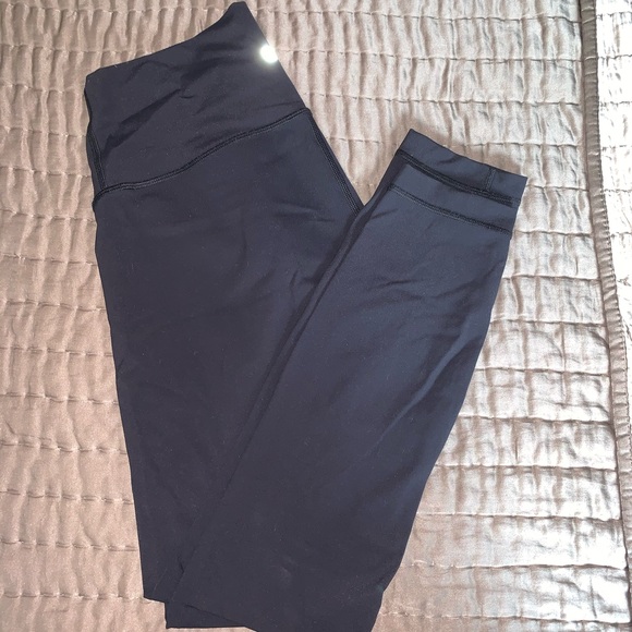 black lululemon Wunder Under 7/8 leggings! - Picture 3 of 3